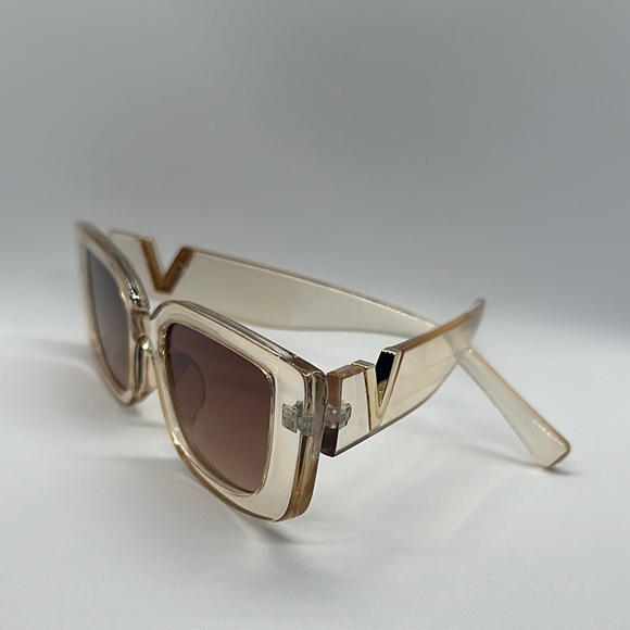 Chic Beige Rectangle Sunglasses with V Detail - Trendy Fashion Shades main image 13